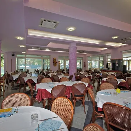 אתר נופש Serenissima Village צ'סנטיקו